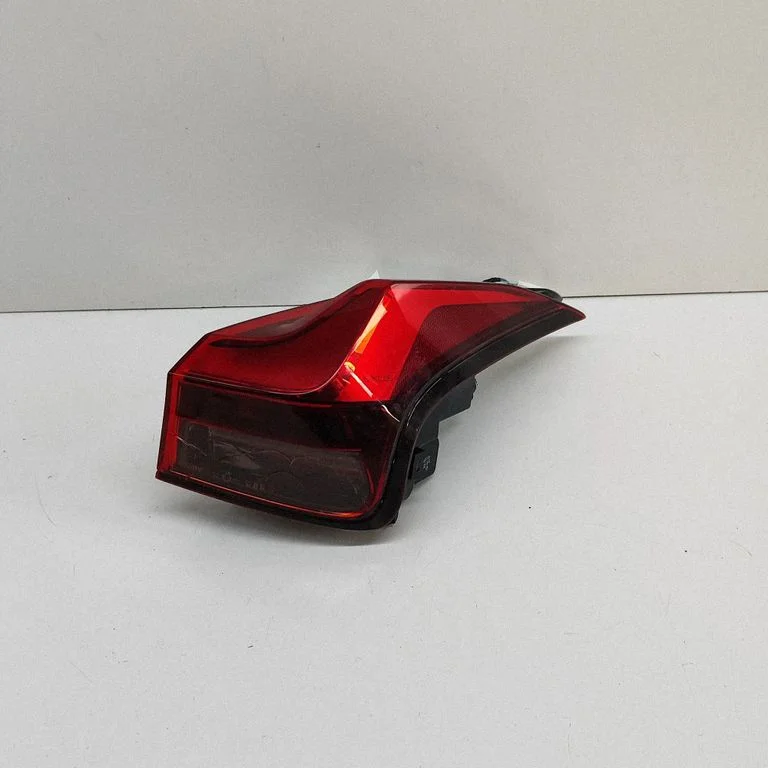Lampa tylna w błotniku 8155176371