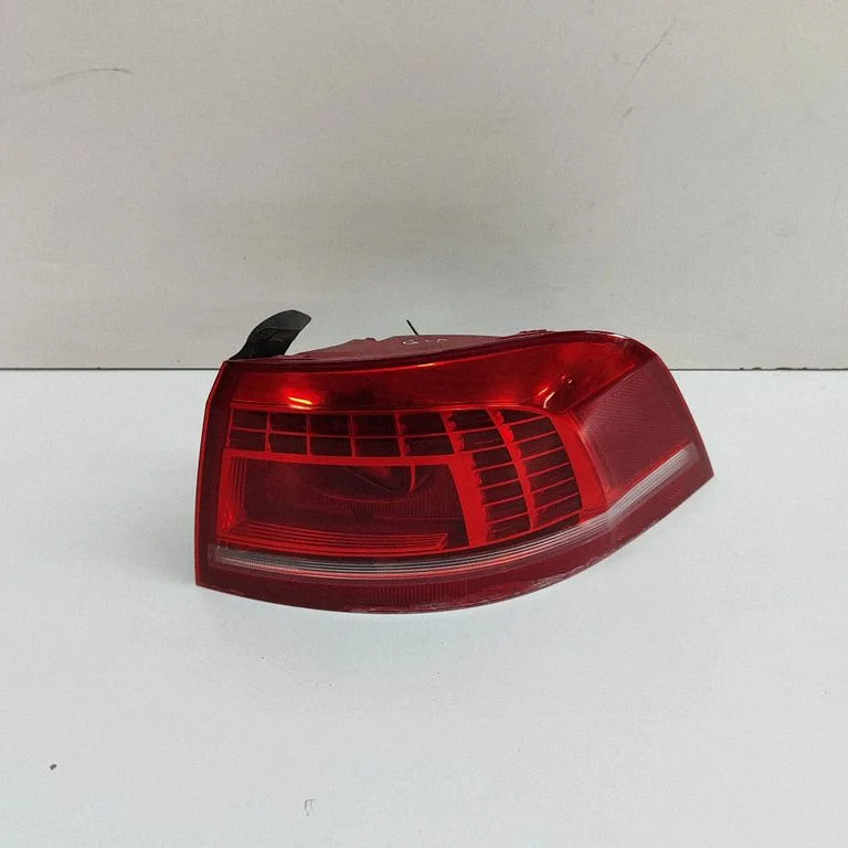 Lampa tylna w błotniku 3AF945208B
