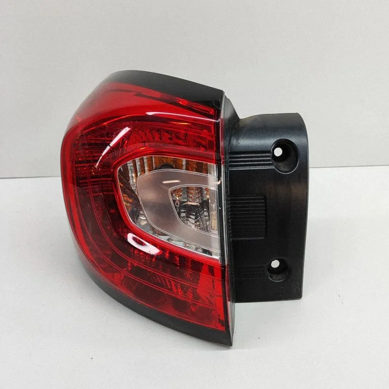 Lampa tylna w błotniku 265558548R – Renault Captur (2013-2020)