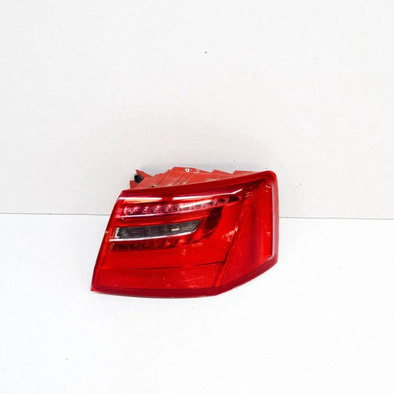 Lampa tylna w błotniku 4G5945096A