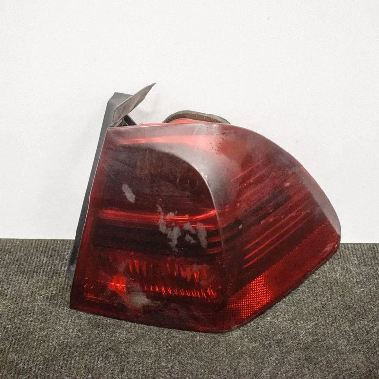 Aizmugurējais lukturis virsbūvē – BMW 3. sērija E90 E91 (2005-2012)