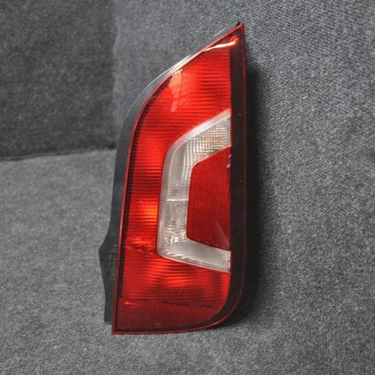 Aizmugurējais lukturis virsbūvē – Volkswagen Up (2011-)