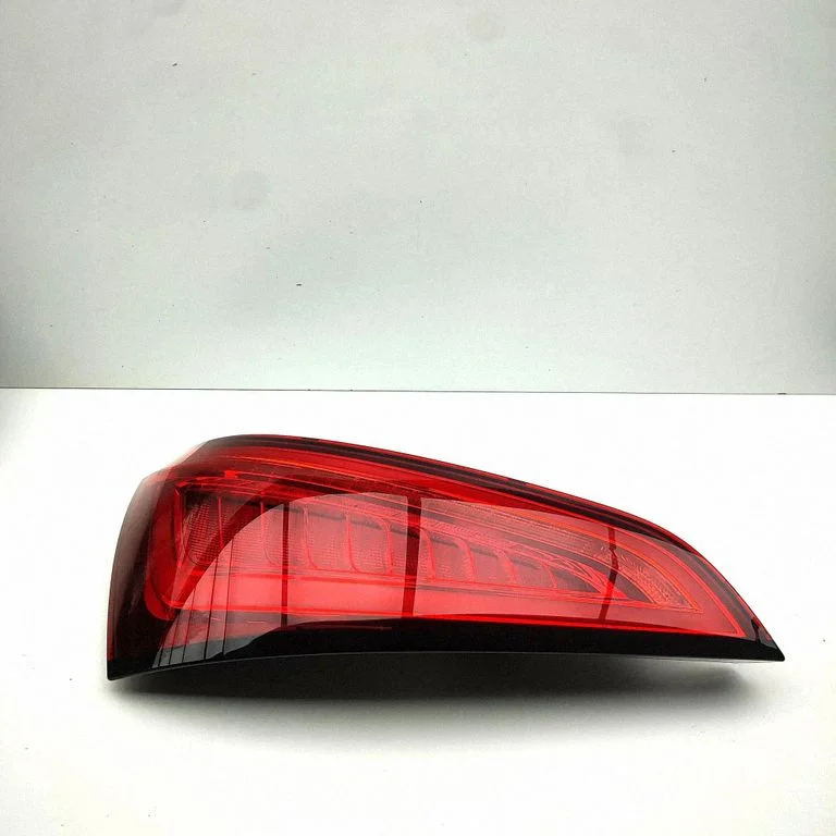 Lampa tylna w klapie – Audi Q5 SQ5 8R (2008-2017)
