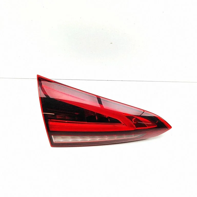 Lampa tylna w klapie A1779061900