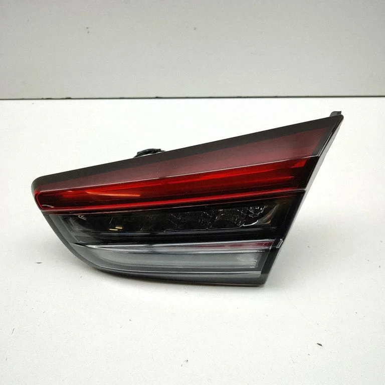 Lampa tylna w klapie 670159697
