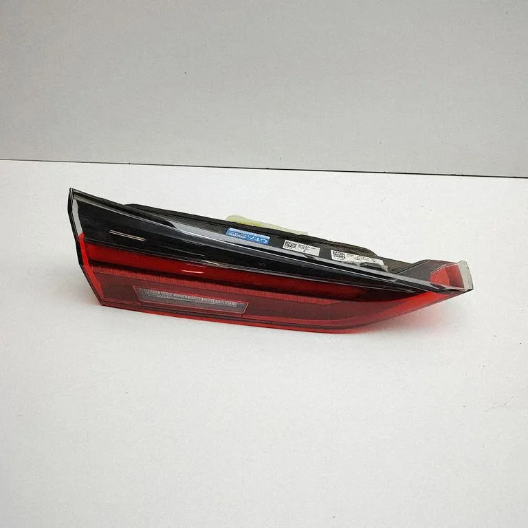 Aizmugurējais lukturis bagāžnieka vākā – BMW Series 4 M4 G82 G83 (2020-)