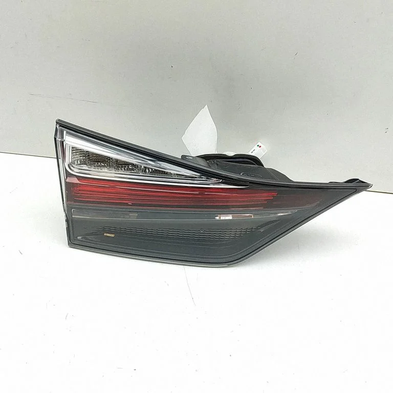 Aizmugurējais lukturis bagāžnieka vākā 8159030560