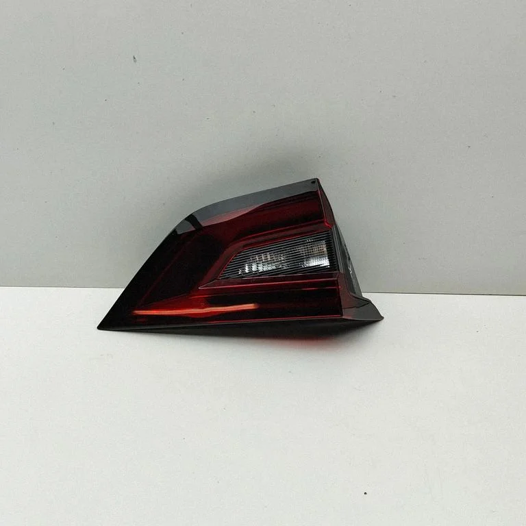 Lampa tylna w klapie 265555PA5A