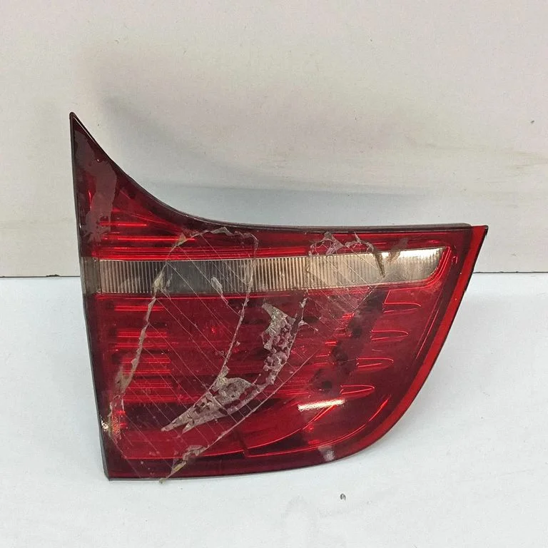 Aizmugurējais lukturis bagāžnieka vākā – BMW X6 E71 (2008-2014)
