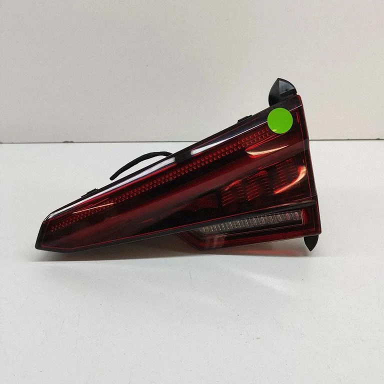 Tailgate rear/tail lights 8W5945094H