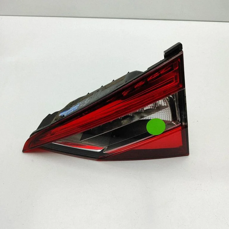 Lampa tylna w klapie 3V5945308E