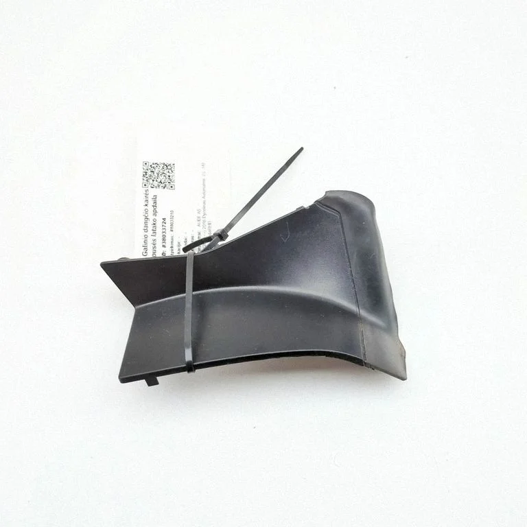 Aizmugurējā luktura apdare (līstīte) 8W6945253