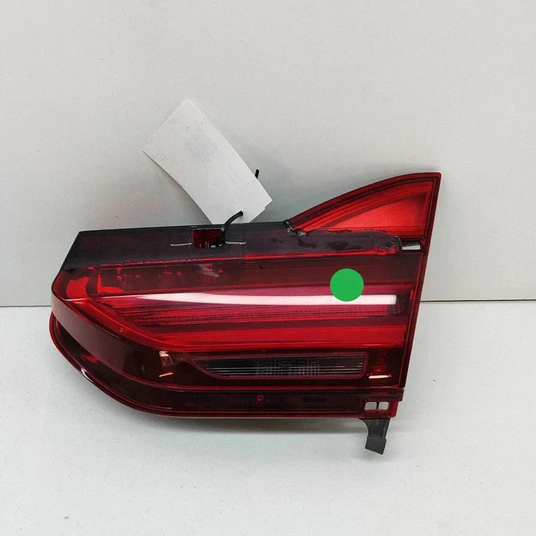 Tailgate rear/tail lights