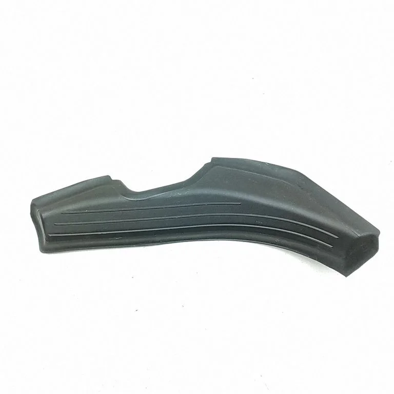 Aizmugurējā luktura apdare (līstīte) 5A01524