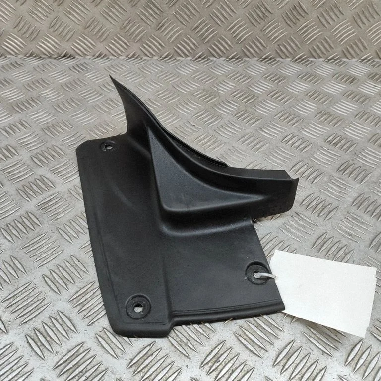 Aizmugurējā luktura apdare (līstīte) J9D328661AB