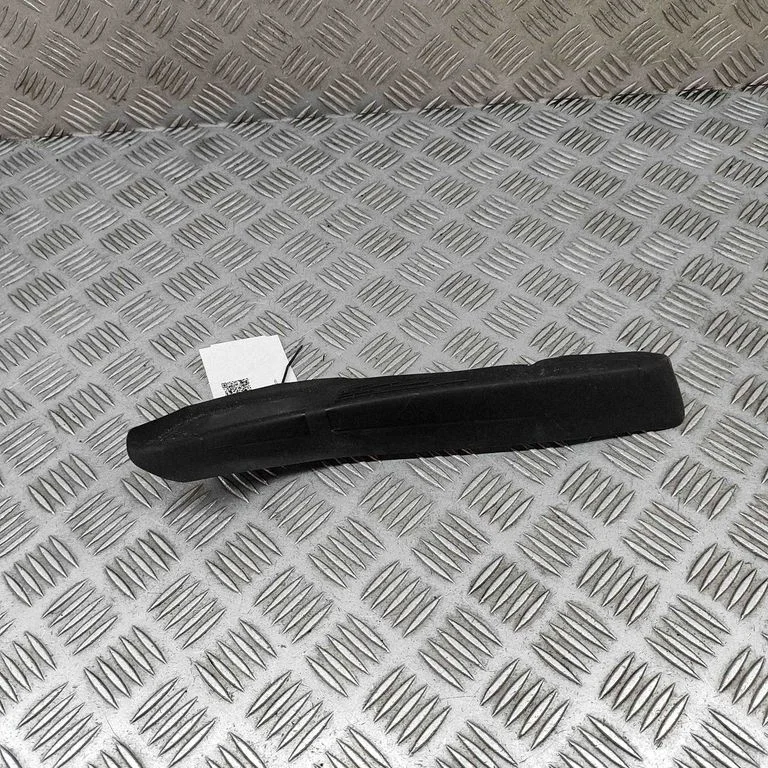 Aizmugurējā luktura apdare (līstīte) 7464425