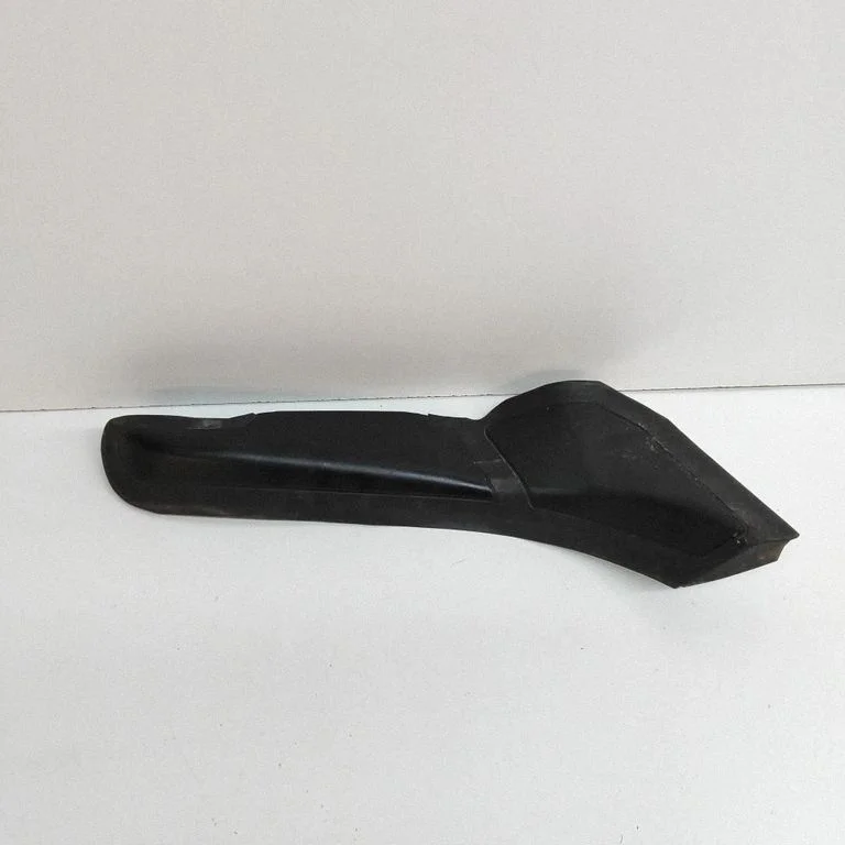 Aizmugurējā luktura apdare (līstīte) 7382960