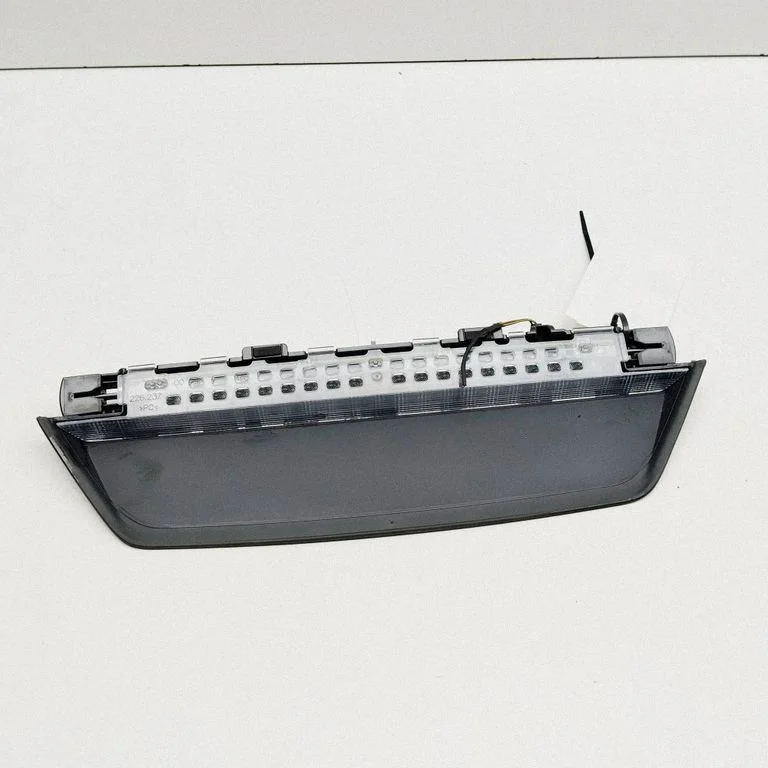 Papildu stopgaismas lukturis – BMW 2. sērija F44 (2019-2024)