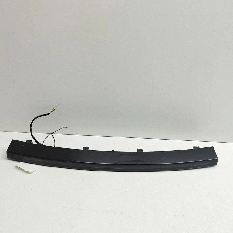 Third/center stoplight FK7213A613