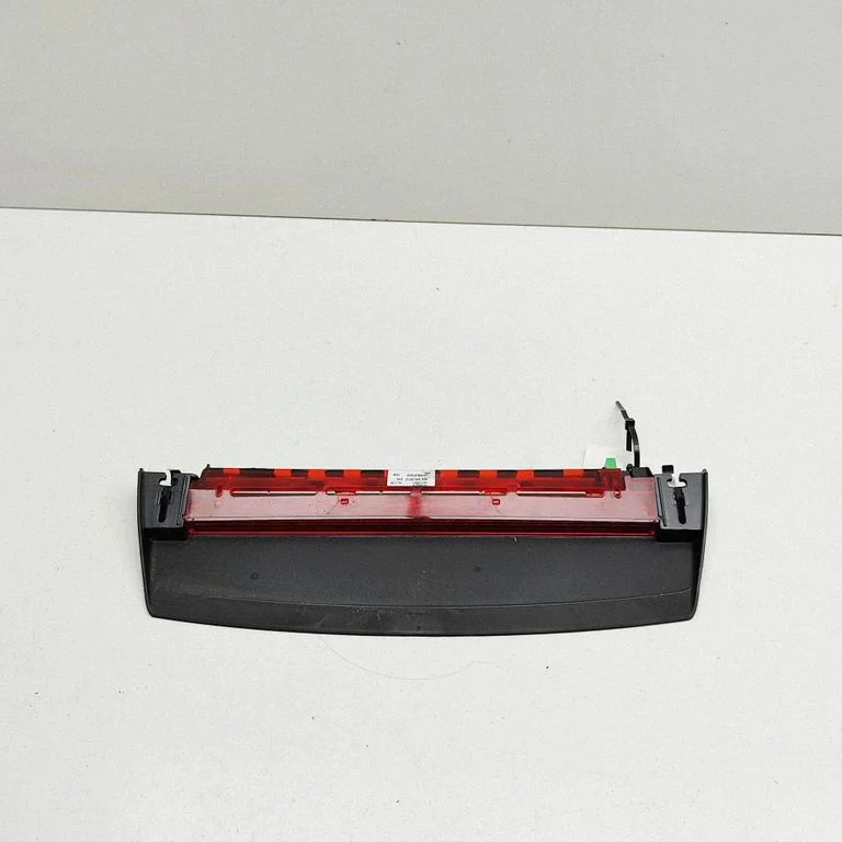 Papildu stopgaismas lukturis 8Y5945097C