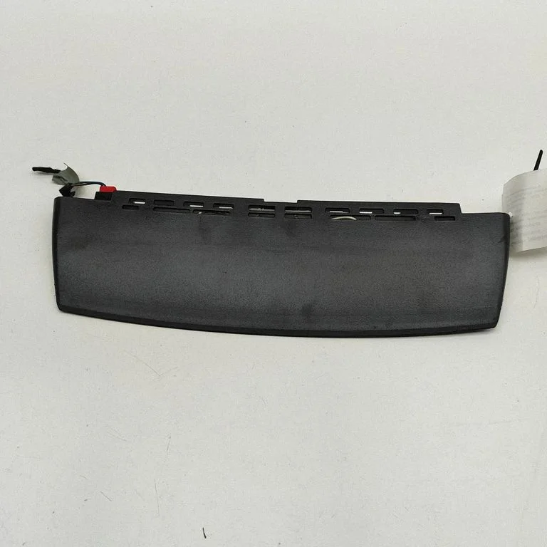 Third/center stoplight 4G5945097B