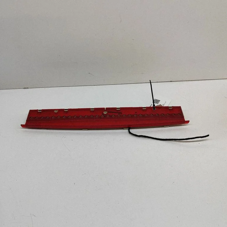 Papildu stopgaismas lukturis – Audi A8 S8 D3 4E (2002-2009)