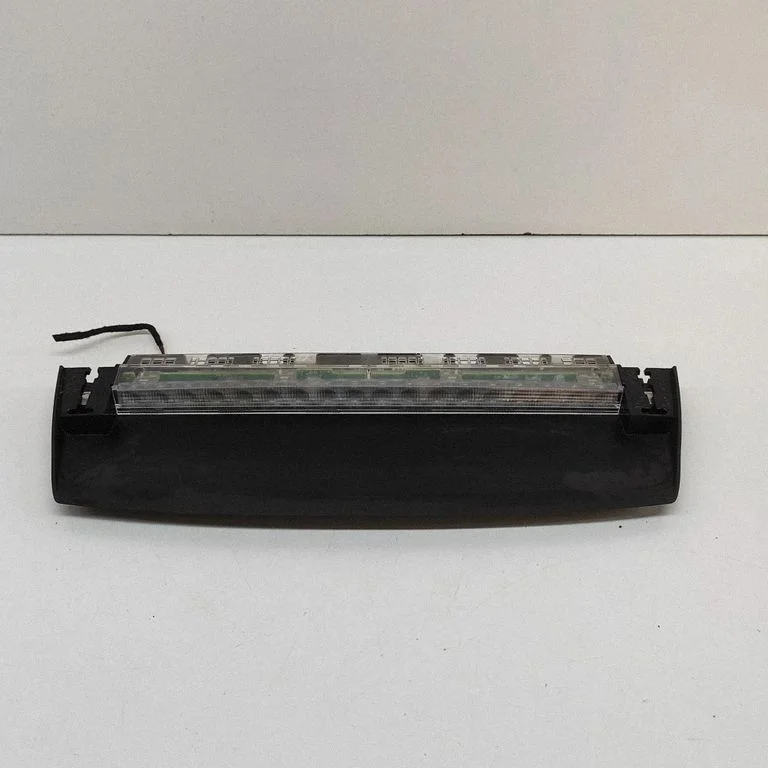 Third/center stoplight 8W5945097A