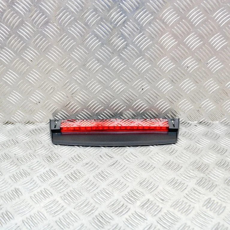 Papildu stopgaismas lukturis 4G5945097