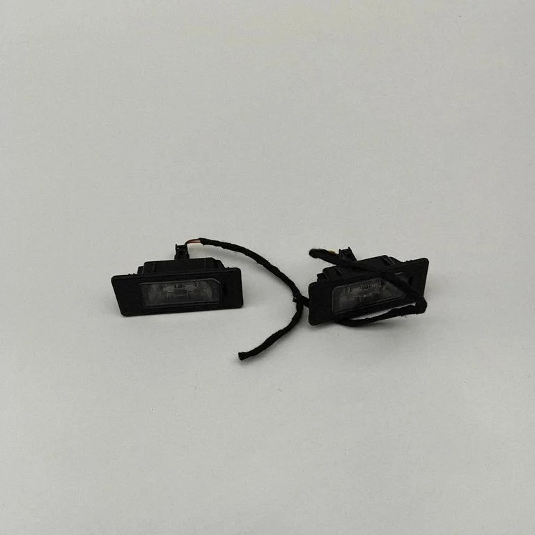 Numura zīmes apgaismojums 4G0943021