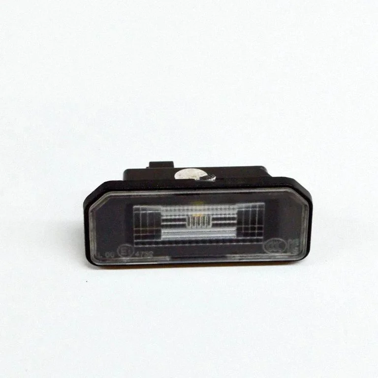 Numura zīmes apgaismojums – Tesla Model S (2012-)