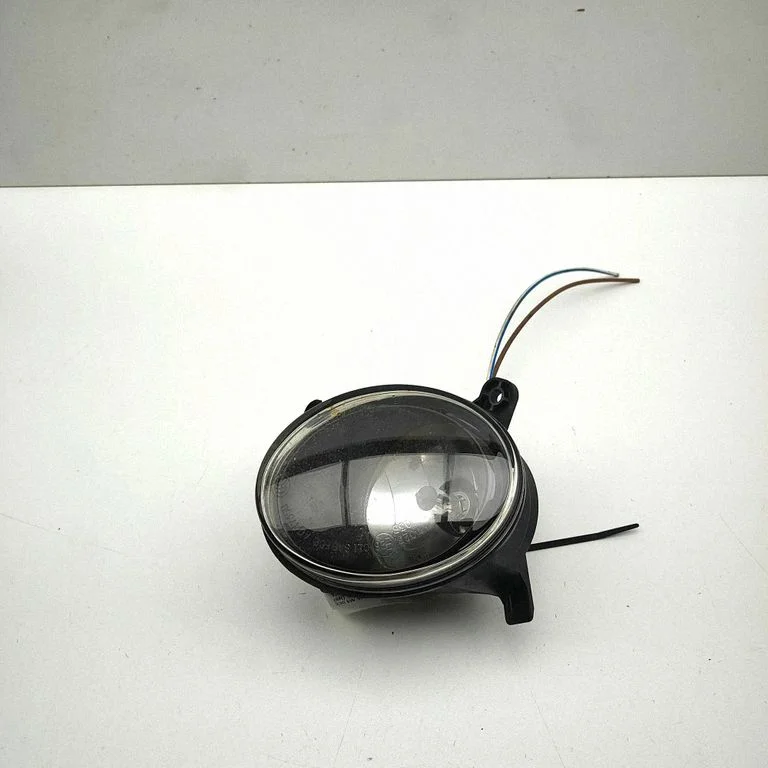 Priekšējais miglas lukturis 8T0941700B