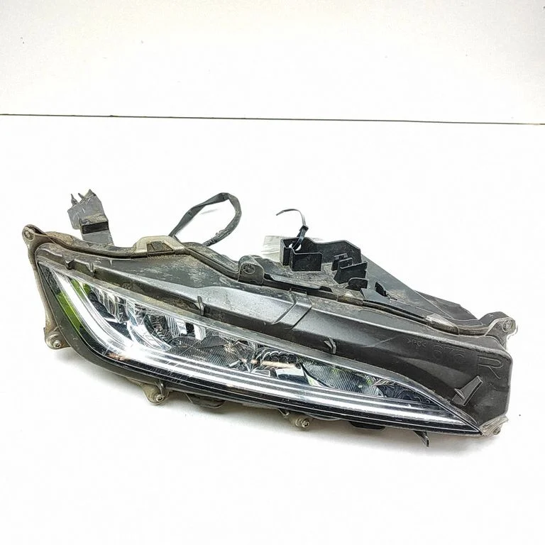 Halogen przedni 8121048060