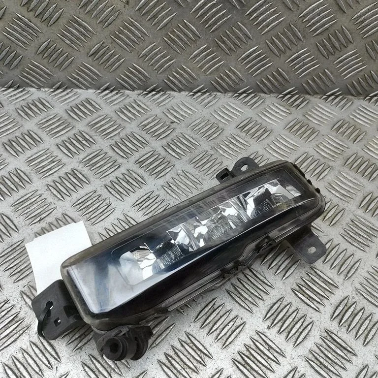 Priekšējais miglas lukturis 8089525