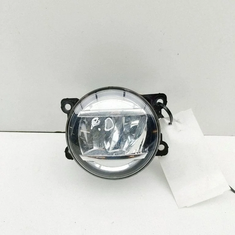 Priekšējais miglas lukturis 8321A748