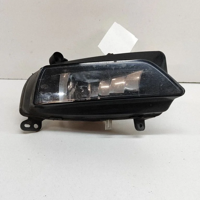 Halogen przedni 8T0941700G