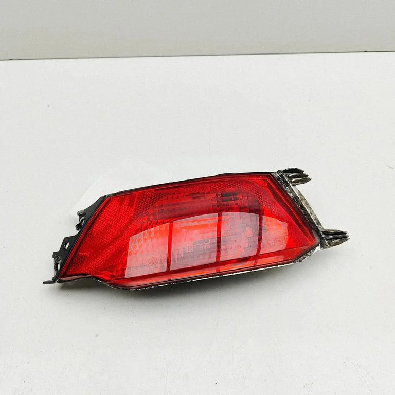 Aizmugurējais miglas lukturis DK6215K272AA