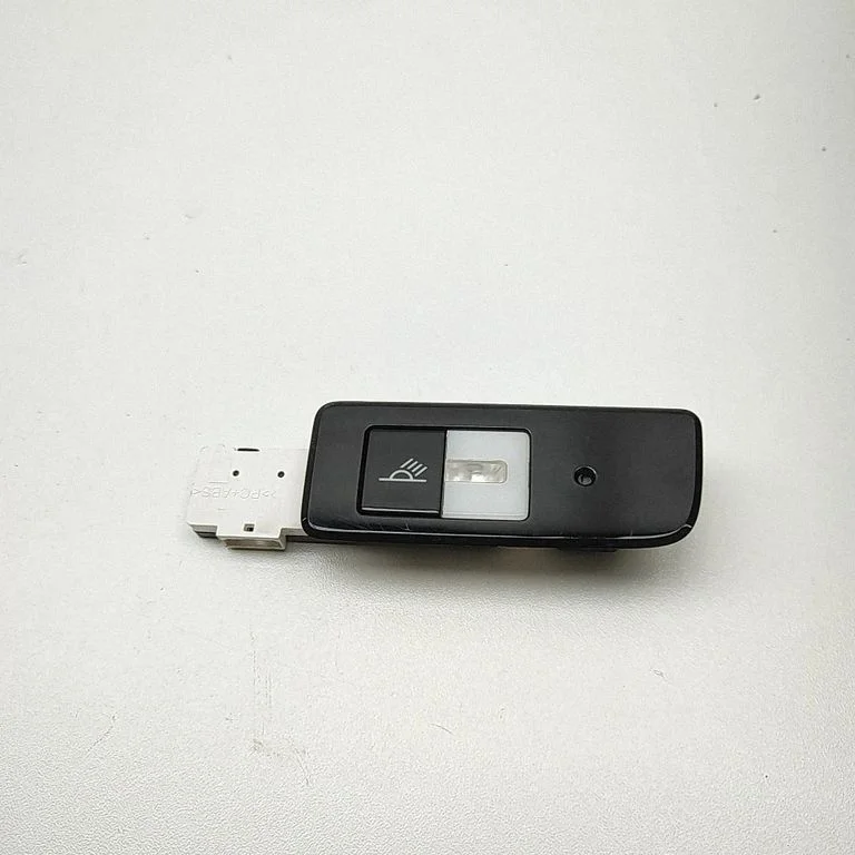 Priekšējo sēdvietu apgaismojuma lukturis 971947353B