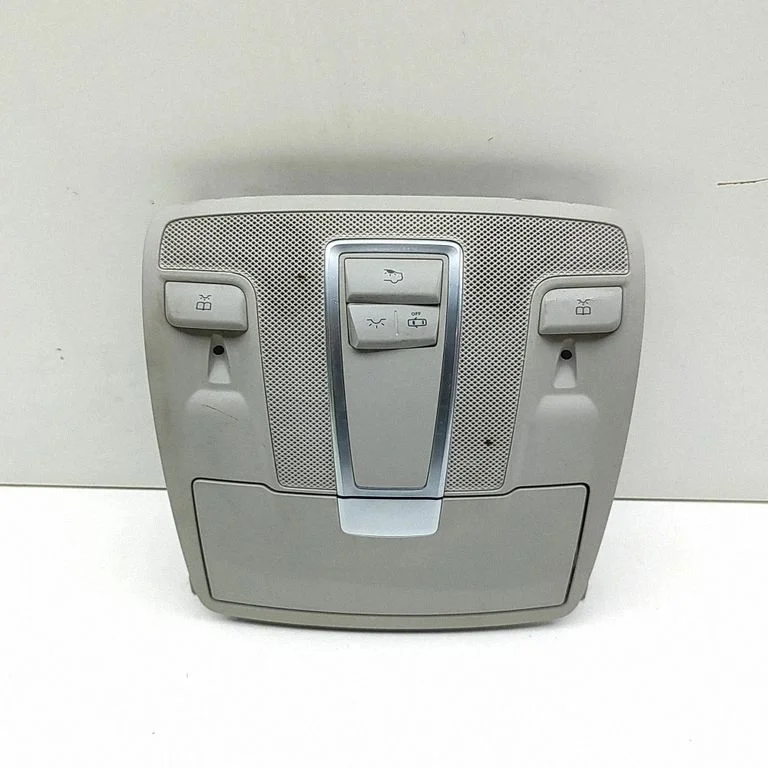 Esiistmete valgustustuli A1669062601