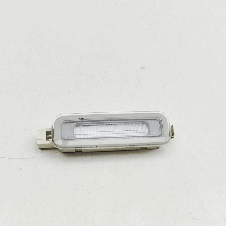 Esiistmete valgustustuli 4M0947105 – Audi Q7 4M (2015-)