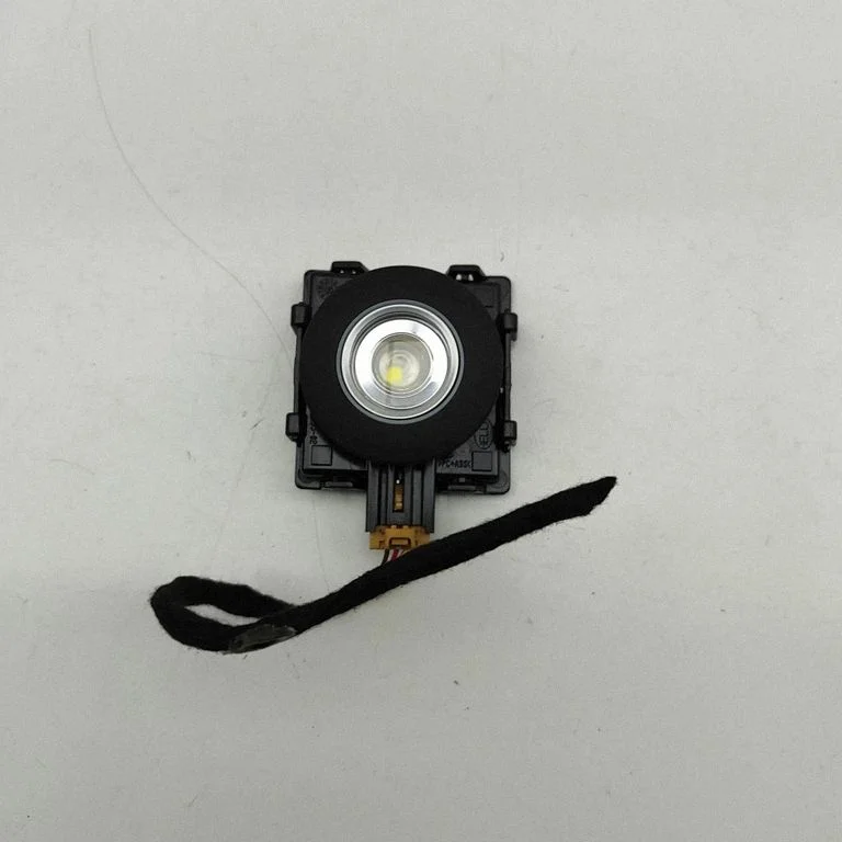 Esiistmete valgustustuli 4M0947292 – Audi Q7 4M (2015-)