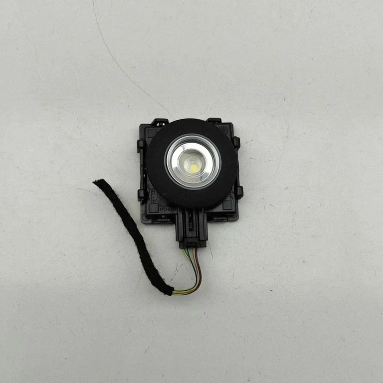 Esiistmete valgustustuli 4M0947291 – Audi Q7 4M (2015-)
