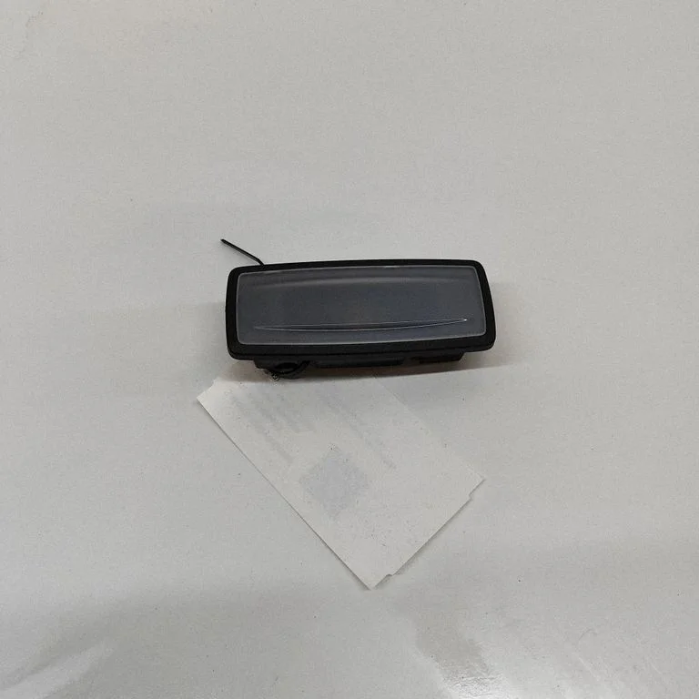 Priekšējo sēdvietu apgaismojuma lukturis 06700477780
