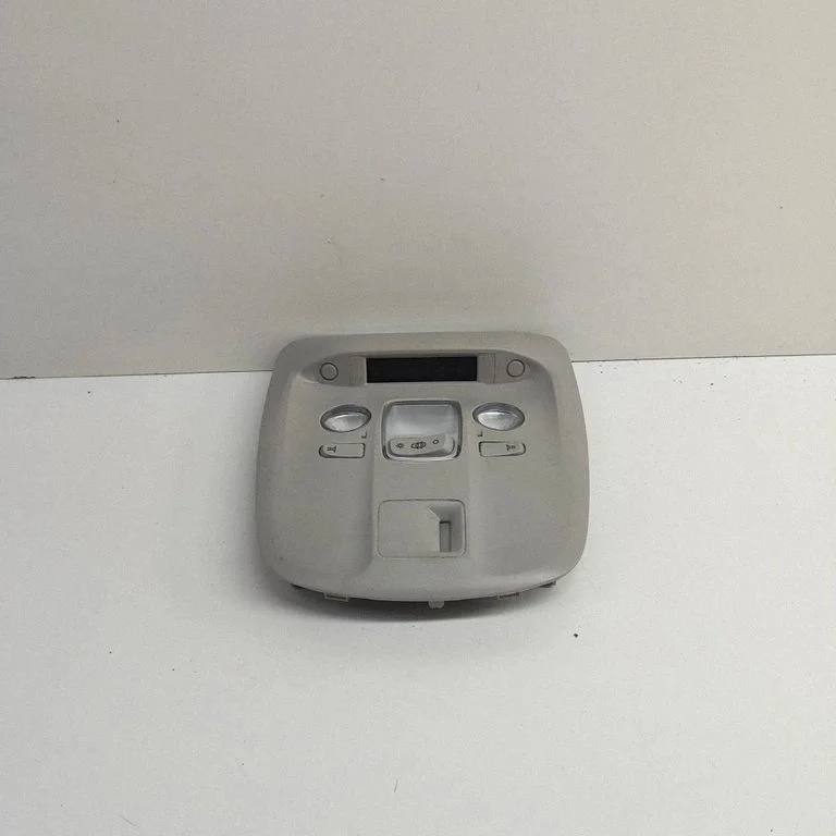 Priekšējo sēdvietu apgaismojuma lukturis 9677821577