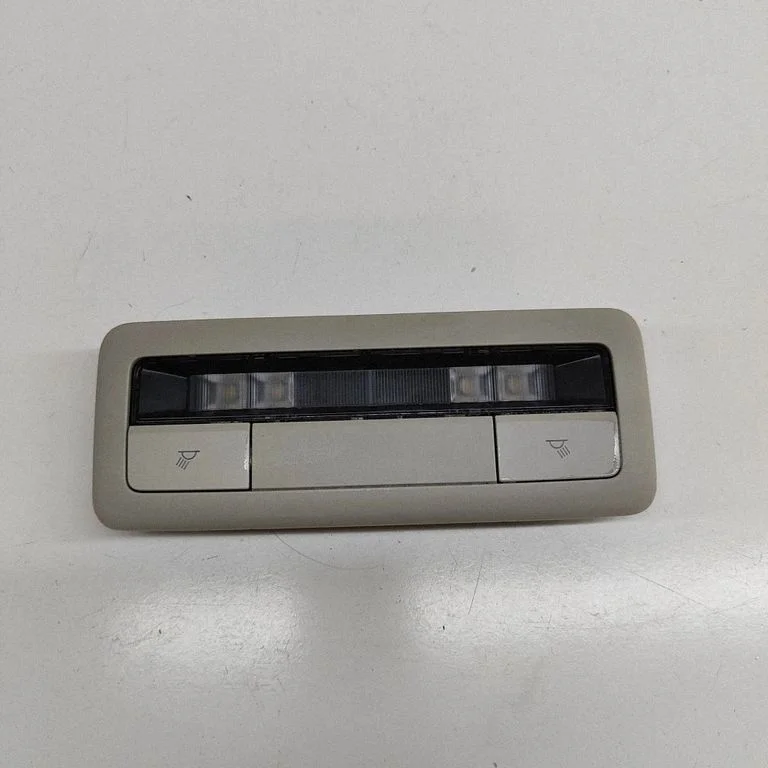 Priekšējo sēdvietu apgaismojuma lukturis BCJH5131075