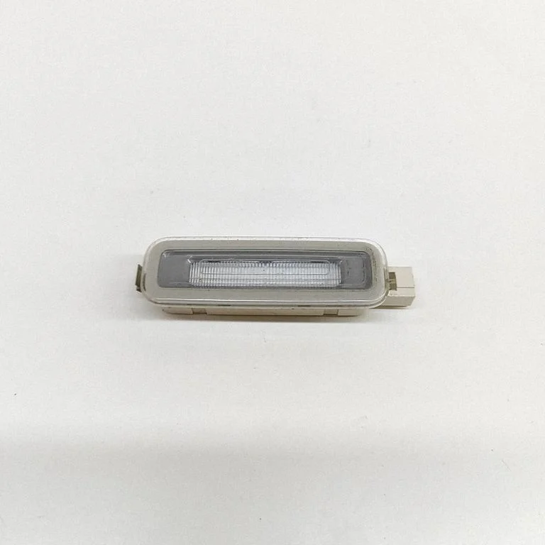 Esiistmete valgustustuli 4M0947105 – Audi Q7 4M (2015-)