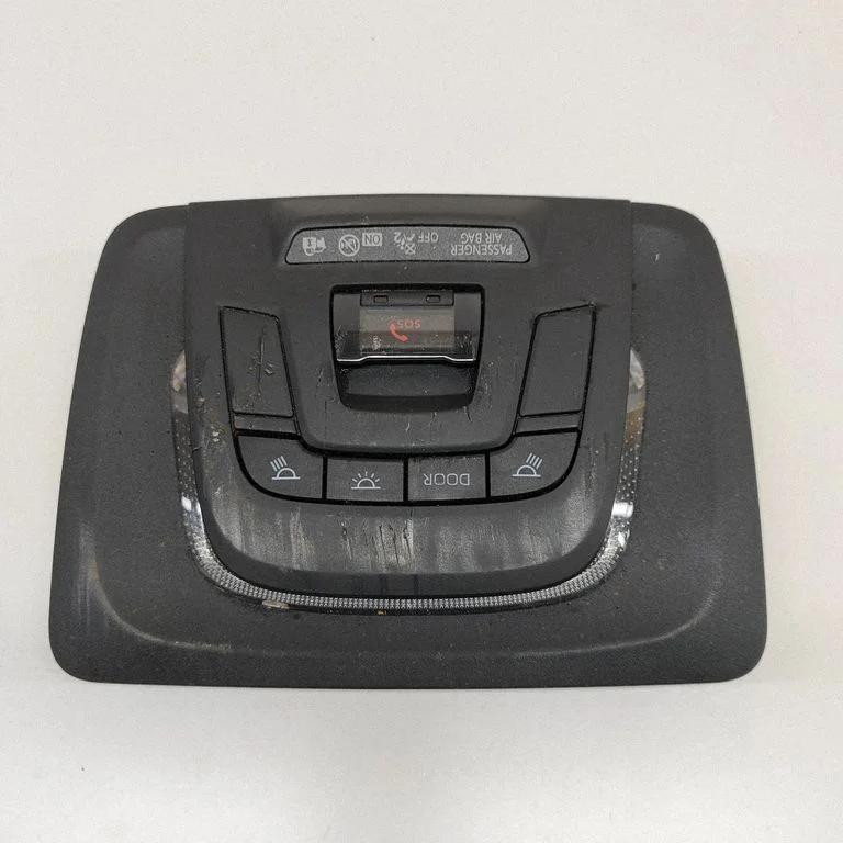 Priekšējo sēdvietu apgaismojuma lukturis 81260F4300C0