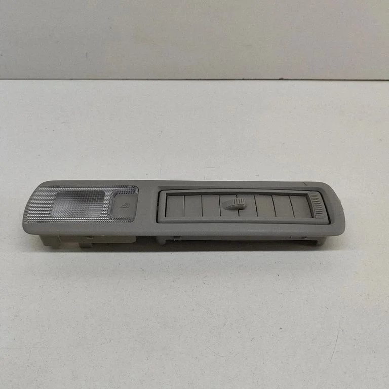 Front seat light 8136008110