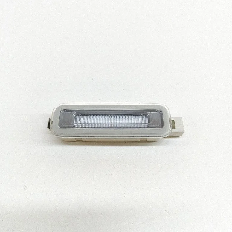 Priekšējo sēdvietu apgaismojuma lukturis 4M0947105