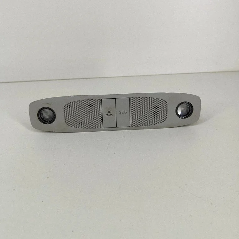 Priekšējo sēdvietu apgaismojuma lukturis 109257299C