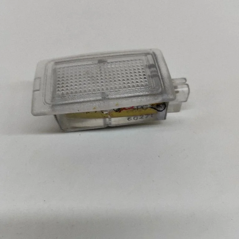 Esiistmete valgustustuli 15251836 – Chevrolet Corvette C6 (2004-2007)